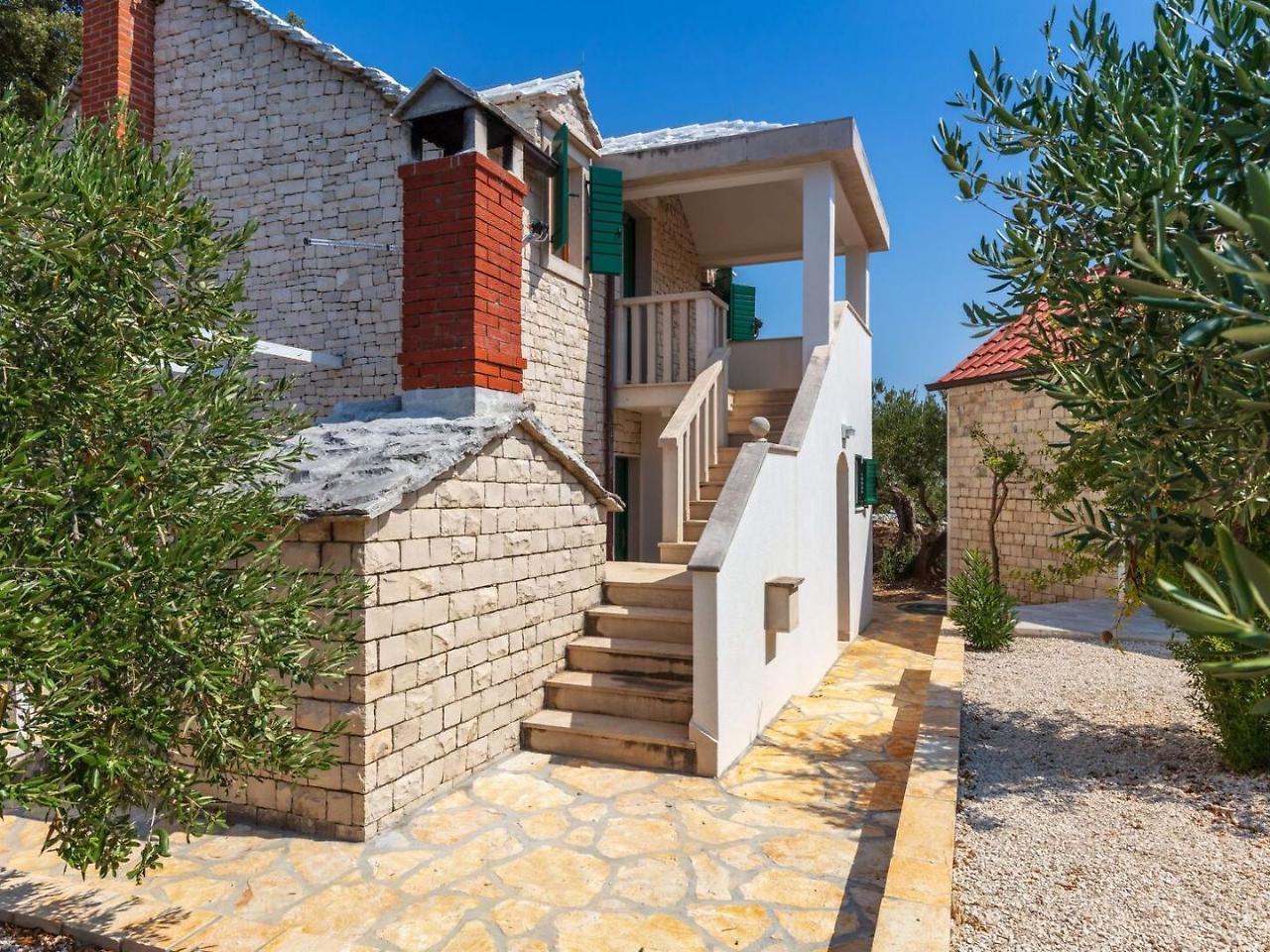 Villa Dubrava Tranquil Retreat Nestled In An Olive Grove For Serene Escapes Pucisca Exterior foto